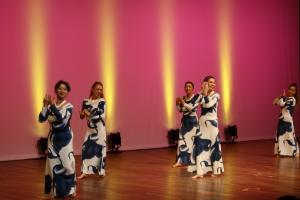 フラダンスサークルによるパフォーマンス