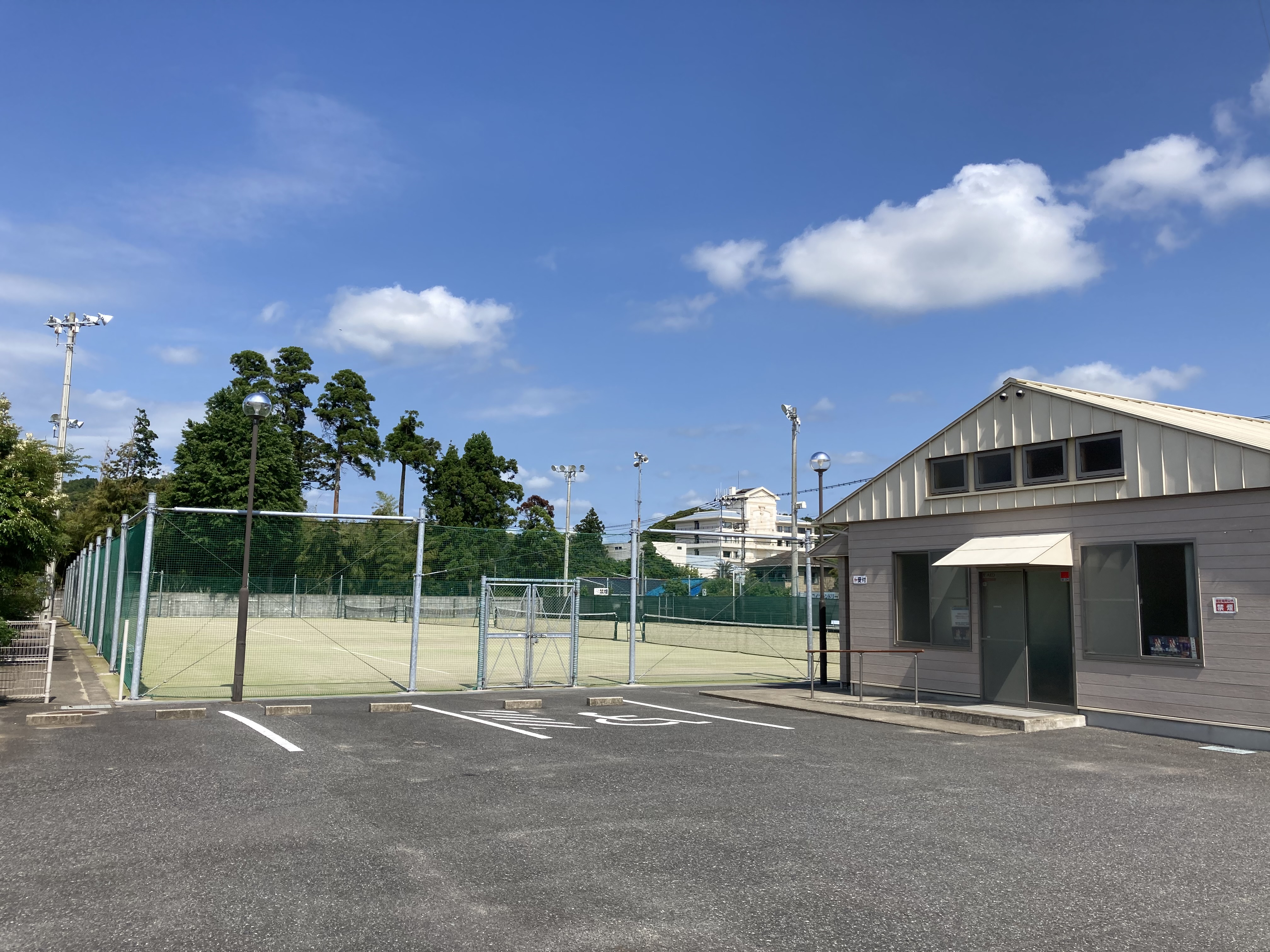 荒川テニスコート入口写真