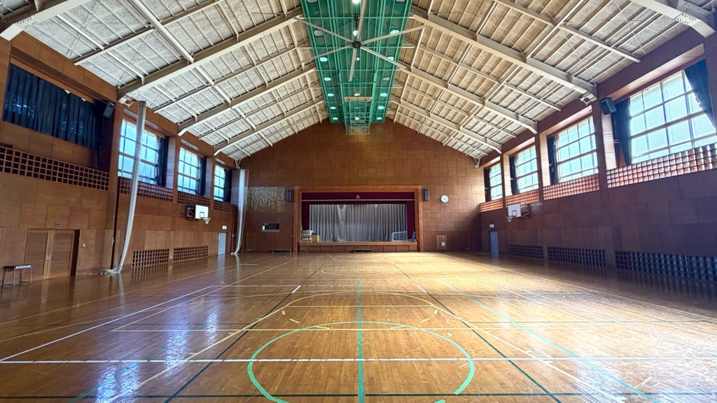 興津中体育館