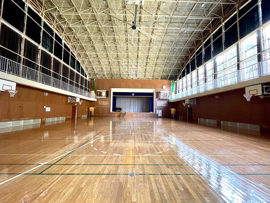 興津小体育館