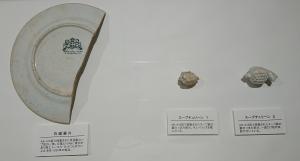 海中から引き揚げられた洋食器類